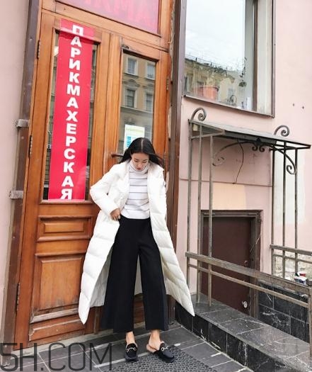 白色羽絨服配什么顏色毛衣？白色羽絨服搭配毛衣圖片