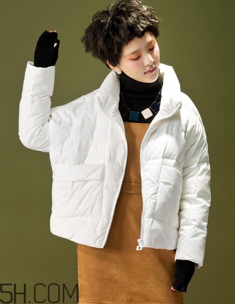 白色羽絨服發(fā)黃怎么洗白？白色羽絨服染色怎么能去掉？