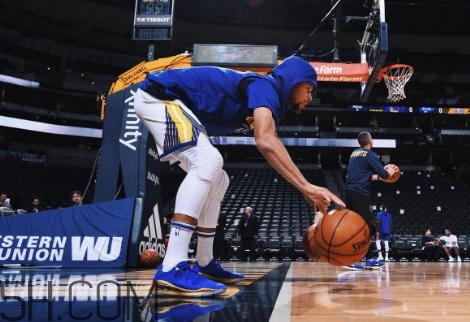 under armour curry 4 low勇士隊藍金配色會發(fā)售嗎？