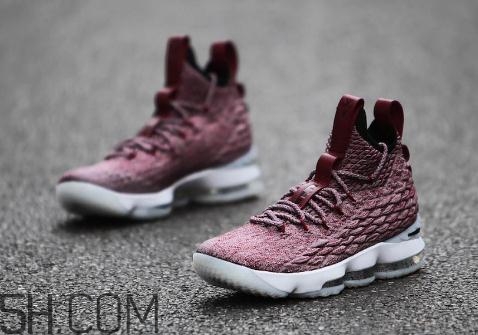 nike lebron 15 wine紅酒配色發(fā)售時(shí)間_多少錢(qián)？