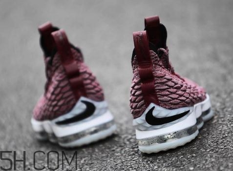 nike lebron 15 wine紅酒配色發(fā)售時(shí)間_多少錢(qián)？
