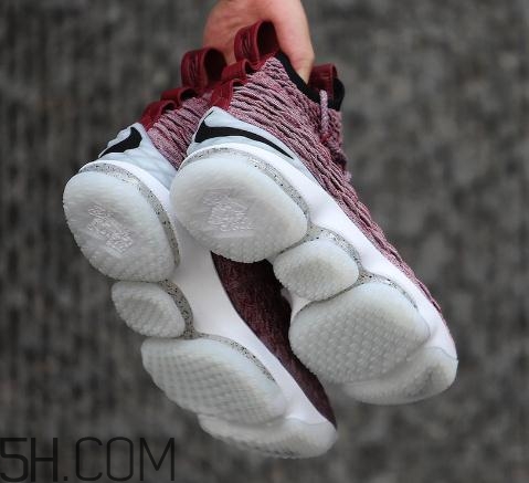 nike lebron 15 wine紅酒配色發(fā)售時(shí)間_多少錢(qián)？