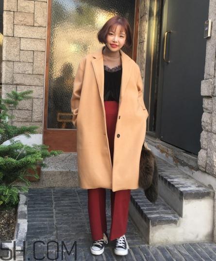 駝色內(nèi)搭配什么外套？駝色內(nèi)搭怎么搭配外套？