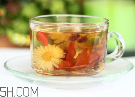 天氣干燥煲什么湯喝最好？氣候干燥喝什么茶好