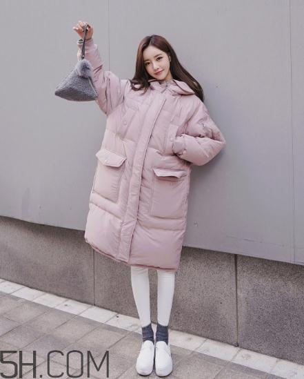 粉色羽絨服怎么搭配？粉色羽絨服搭配圖片
