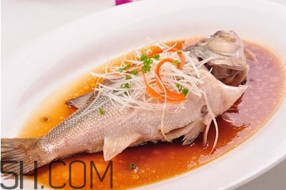 鱸魚(yú)蒸幾分鐘最好？河鱸魚(yú)和海鱸魚(yú)的區(qū)別