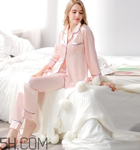 真絲衣服怎么洗不掉色？真絲衣服掉色怎么恢復(fù)？