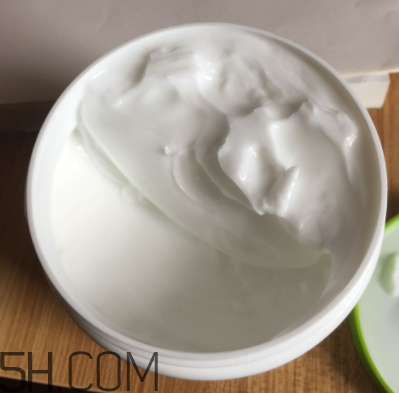 絲塔芙致潤(rùn)保濕霜怎么樣？絲塔芙致潤(rùn)保濕霜好用嗎？