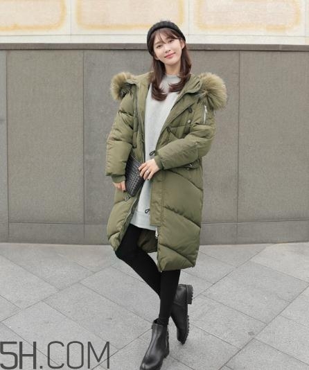 軍綠色羽絨服怎么搭配？軍綠色羽絨服搭配圖片