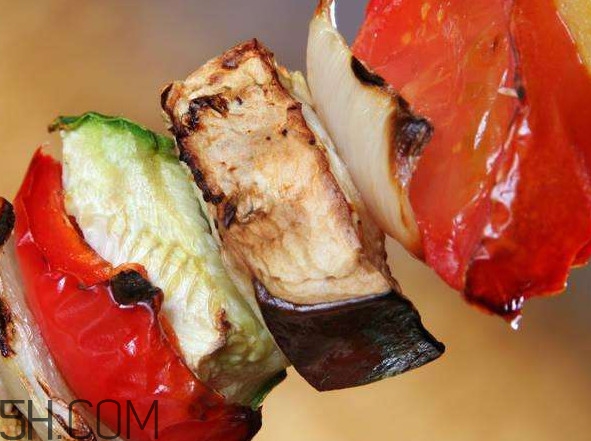蔬菜烤著吃有營養(yǎng)嗎？烤胡蘿卜吃有什么好處
