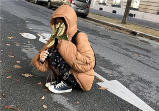 焦糖色羽絨服配什么顏色好看？焦糖色羽絨服搭配圖片