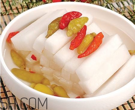 泡蘿卜用自來(lái)水還是冷開(kāi)水？泡蘿卜的功效與作用