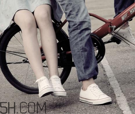 帆布鞋長(zhǎng)霉了怎么處理？帆布鞋發(fā)霉了怎么洗掉？