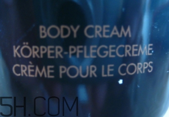 雅芳小黑裙香體乳怎么樣？雅芳小黑裙香體乳好用嗎？