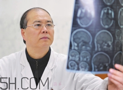 哪些原因可以導(dǎo)致腦死亡？腦死亡和植物人有什么區(qū)別