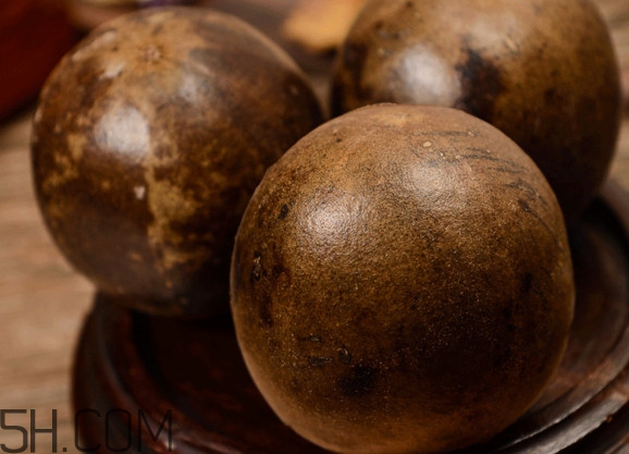 羅漢果泡水喝有什么好處？經(jīng)常用羅漢果泡水喝有什么壞處