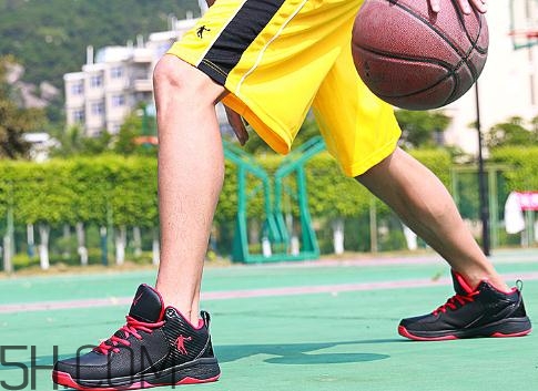 籃球鞋高幫好還是低幫好？籃球鞋高幫和低幫的區(qū)別