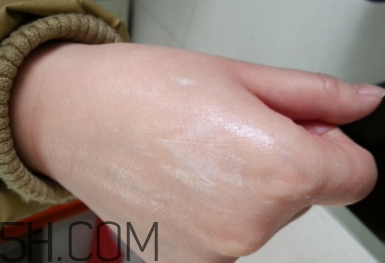 御泥坊黑玫瑰潔面乳怎么樣？御泥坊黑玫瑰潔面乳好用嗎？