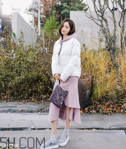 白色羽絨服怎么搭配？白色羽絨服搭配圖片
