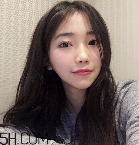 雅詩蘭黛和迪奧口紅哪個好用？雅詩蘭黛傾慕420口紅怎么樣？