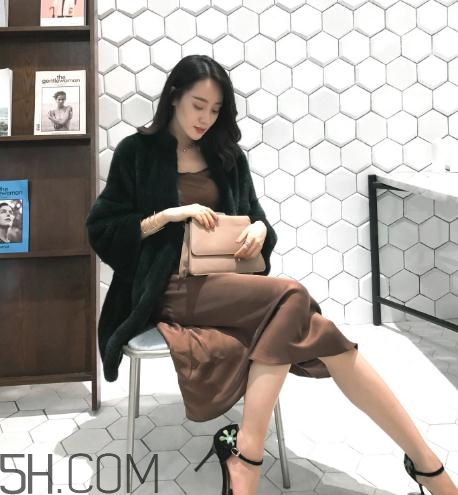 水貂絨毛衣會(huì)起球嗎？水貂絨起球怎么辦？