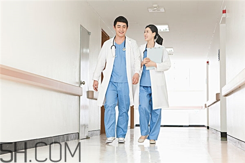 牙周炎跟腎虛有關(guān)系嗎？牙周炎跟上火有關(guān)系嗎？