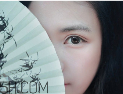 粉餅和散粉哪個定妝效果好？定妝粉和定妝粉餅的使用方法