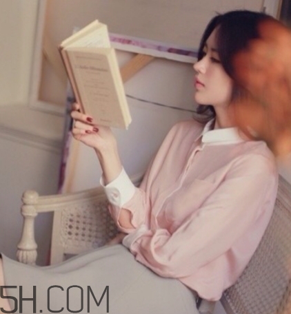 女生說我的胸好小什么意思？女生說我的胸好小怎么回復
