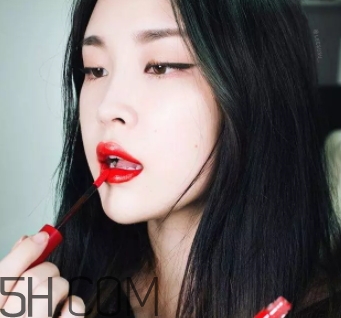 阿瑪尼408多少錢？阿瑪尼限量簽名紅管408專柜價(jià)格