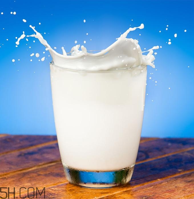 酸奶什么時(shí)候喝最好？睡前喝酸奶好還是牛奶好？