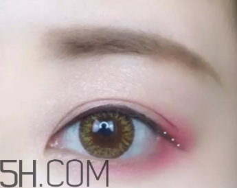 草莓紅口紅適合黃皮嗎？草莓紅口紅顯白嗎？