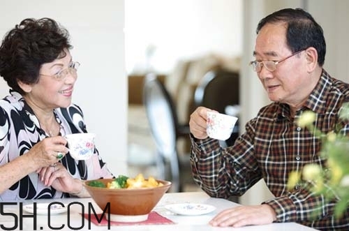 冬季老年人如何養(yǎng)生？老年人養(yǎng)生的注意事項(xiàng)是什么？