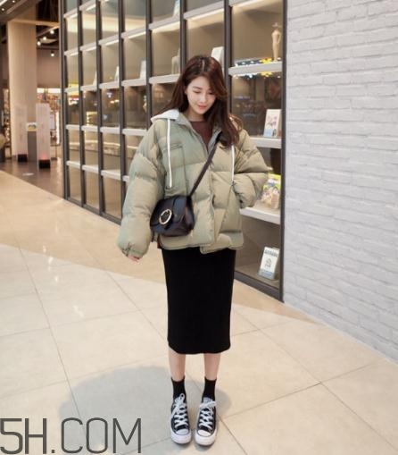 棉服配裙子好看嗎？棉衣配什么裙子好？