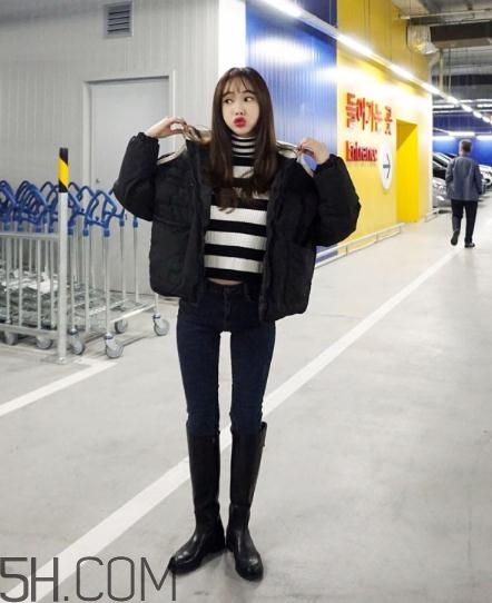 黑色面包服怎么搭配？黑色面包服搭配圖片