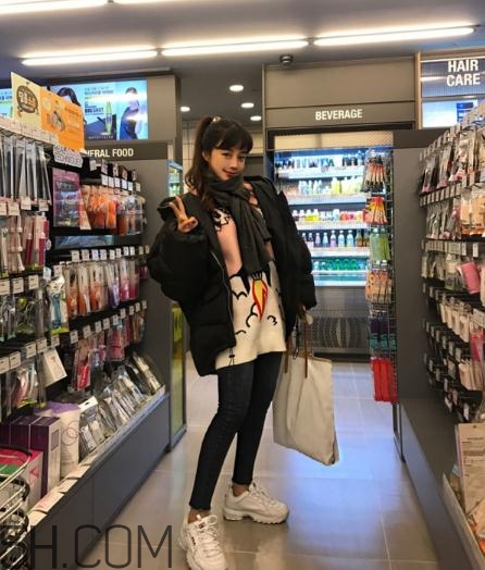 黑色面包服怎么搭配？黑色面包服搭配圖片