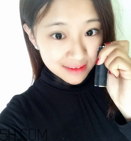紀(jì)梵希小羊皮304是什么顏色？紀(jì)梵希小羊皮滋潤(rùn)嗎？