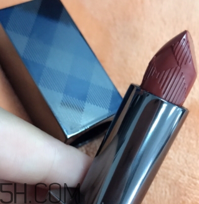 burberry口紅97和93哪個好看？burberry巴寶莉97和93對比