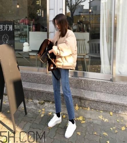 米色羽絨服怎么搭配？米色羽絨服搭配圖片