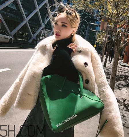 皮草粘了糖怎么處理？皮草粘了膠怎么清洗？