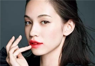口紅到底應(yīng)該怎么涂？吻唇妝具體畫(huà)法
