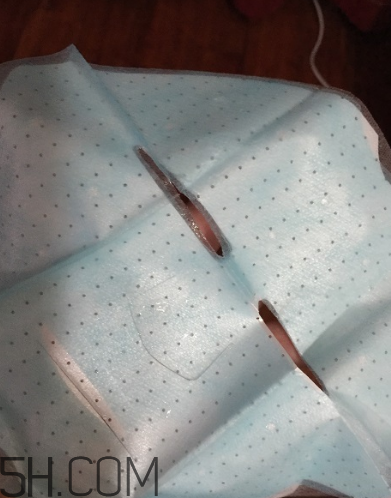 美膚寶面膜有熒光劑嗎？美膚寶面膜測評