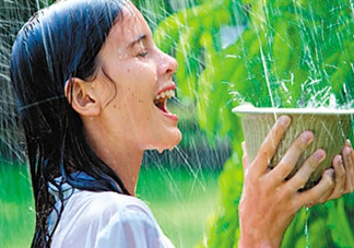 淋雨后要洗澡嗎？淋雨后不洗澡會怎么樣？