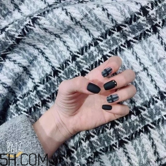 美甲涂什么顏色好看？2018冬天最美的韓式美甲