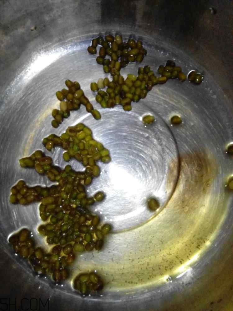 綠豆糕和香蕉能一起吃嗎？吃了綠豆糕還能吃香蕉嗎？