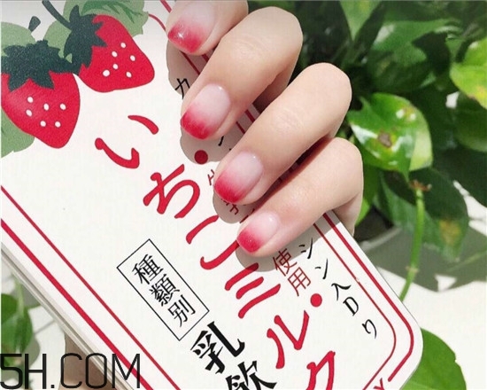 什么牌子指甲油好用？2018清新美甲圖片最新款
