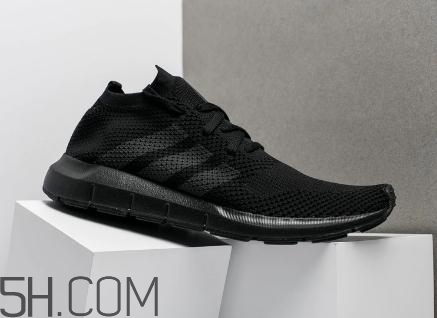 adidas swift run triple black配色在哪買_多少錢？