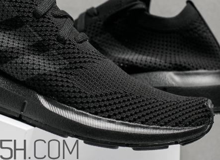 adidas swift run triple black配色在哪買_多少錢？