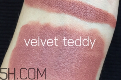 mac velvet teddy質(zhì)地干嗎？mac velvet teddy適合黃皮嗎