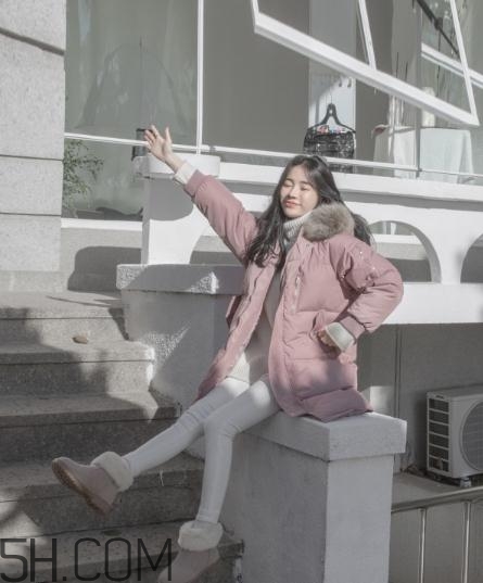 冬天白色褲子配什么鞋？冬天白色褲子搭配鞋子圖片