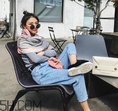 牛仔褲粘上502怎么辦？牛仔褲上的膠水怎么洗掉？